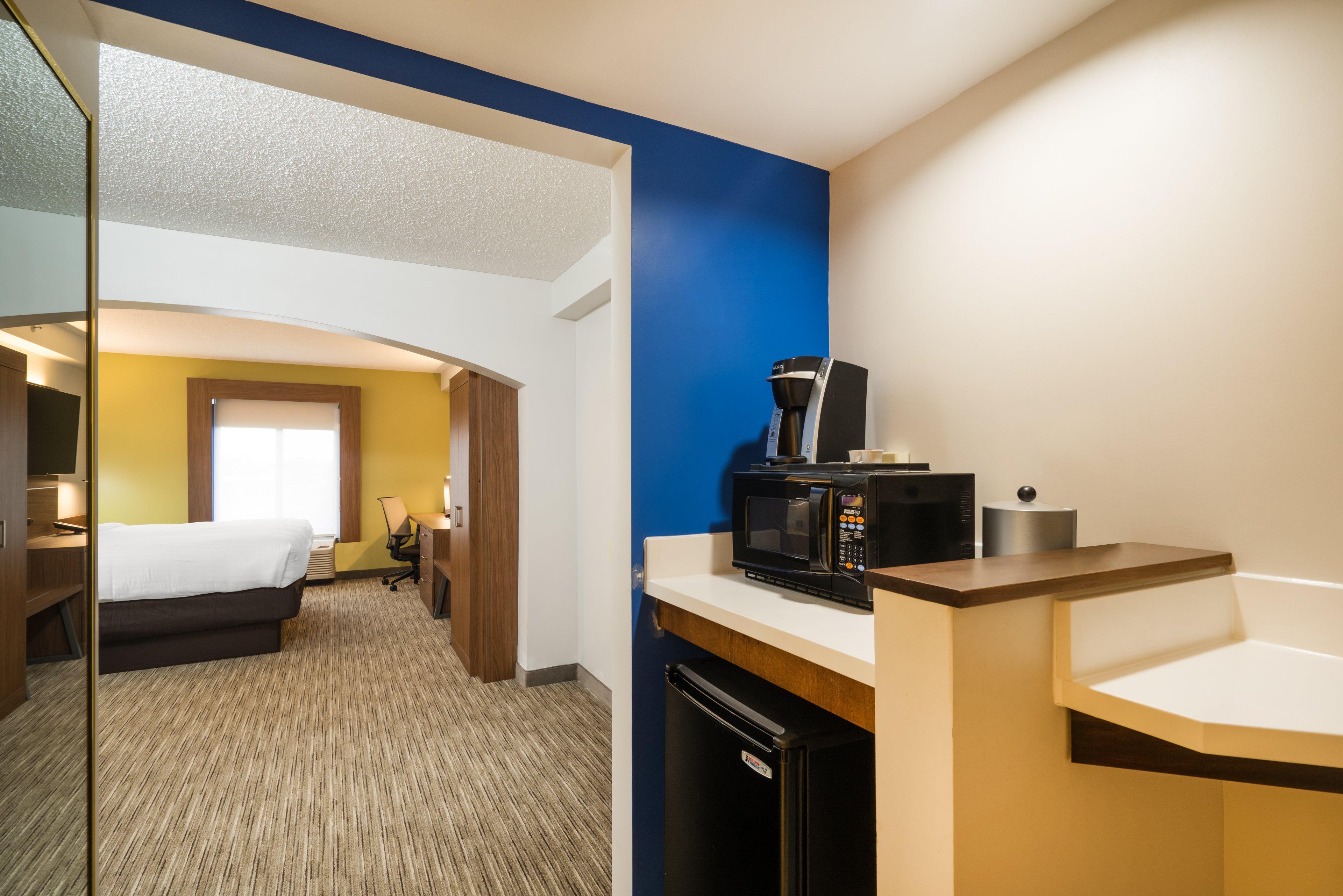 Holiday Inn Express Hotel & Suites Louisville East By Ihg Exterior foto