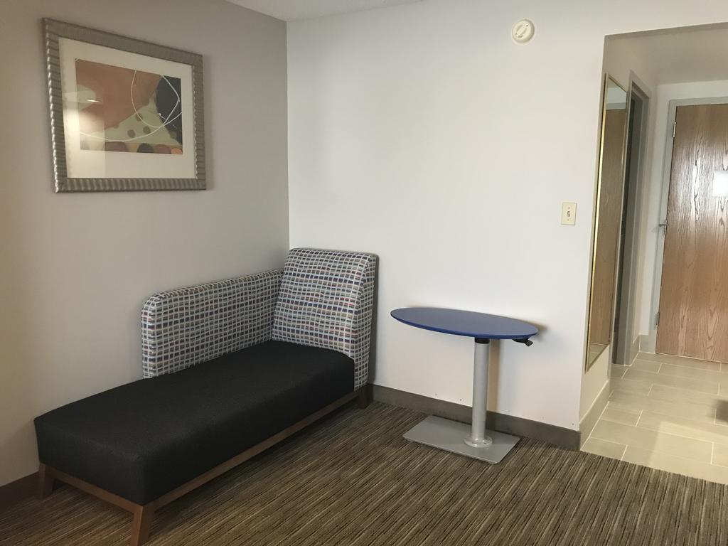 Holiday Inn Express Hotel & Suites Louisville East By Ihg Exterior foto