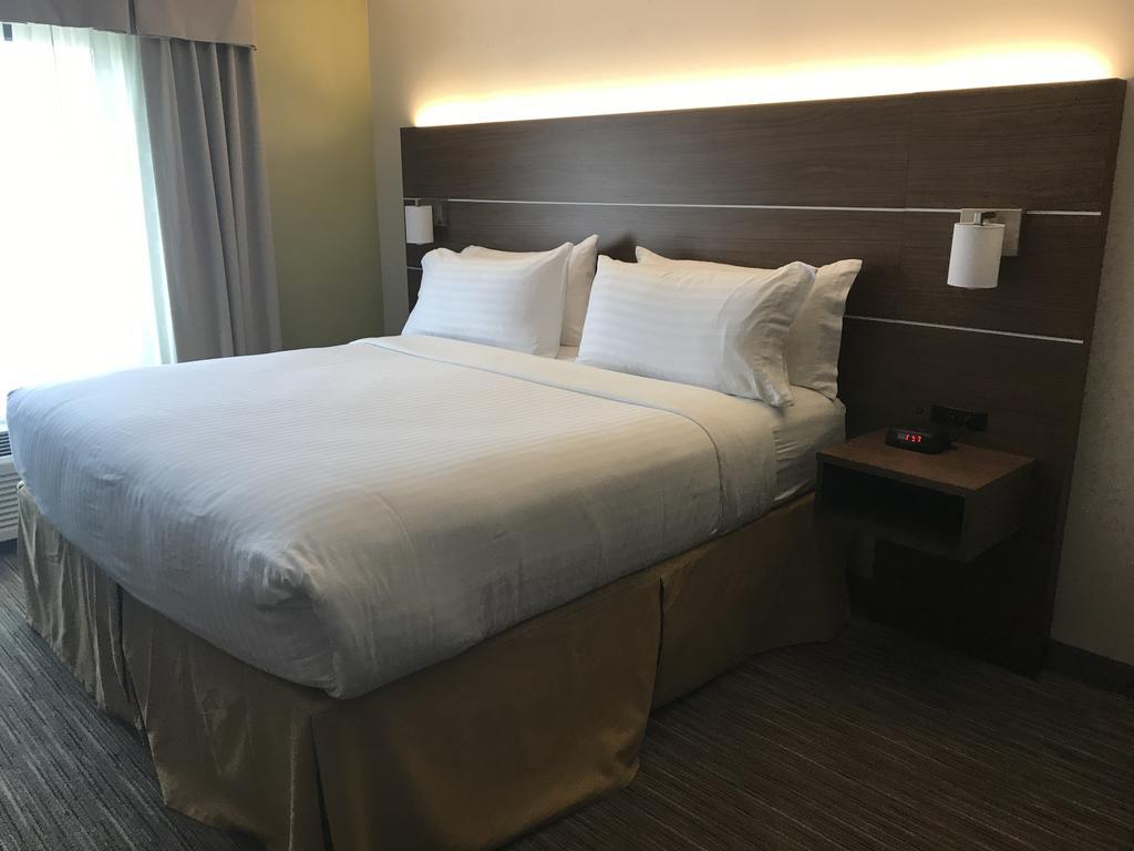 Holiday Inn Express Hotel & Suites Louisville East By Ihg Exterior foto