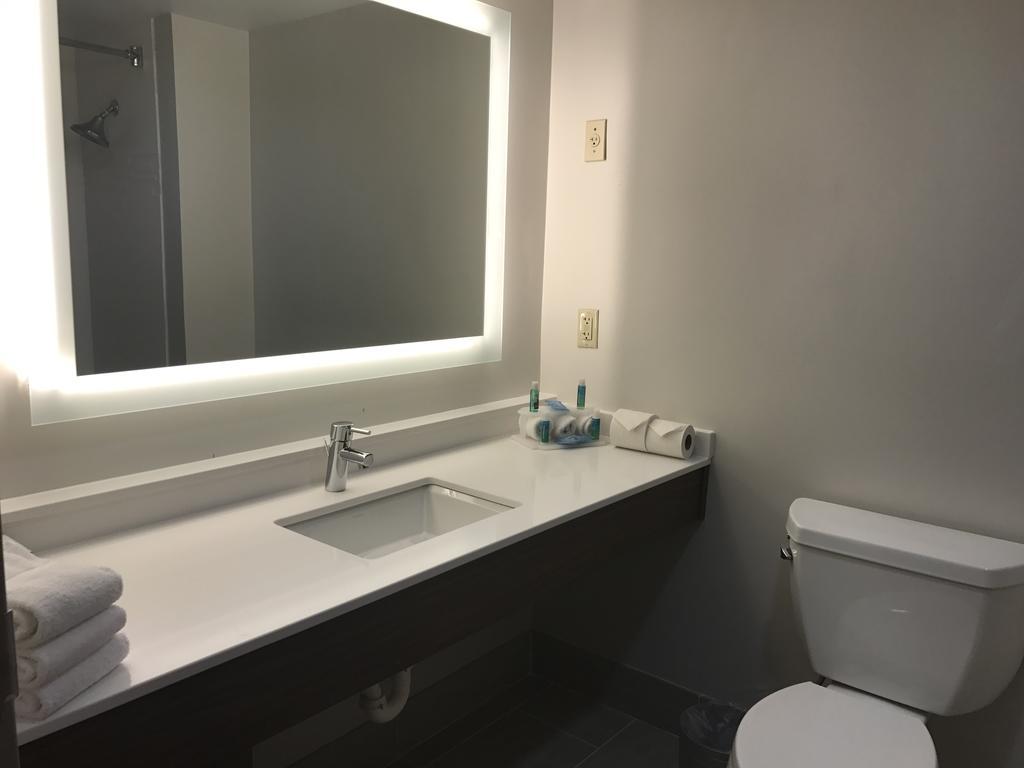 Holiday Inn Express Hotel & Suites Louisville East By Ihg Exterior foto
