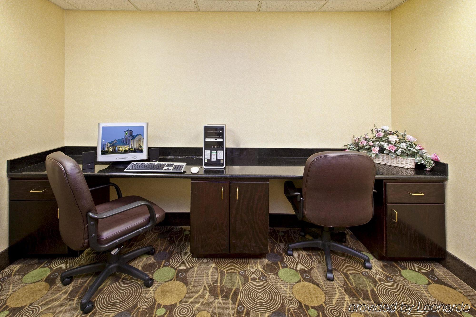 Holiday Inn Express Hotel & Suites Louisville East By Ihg Exterior foto